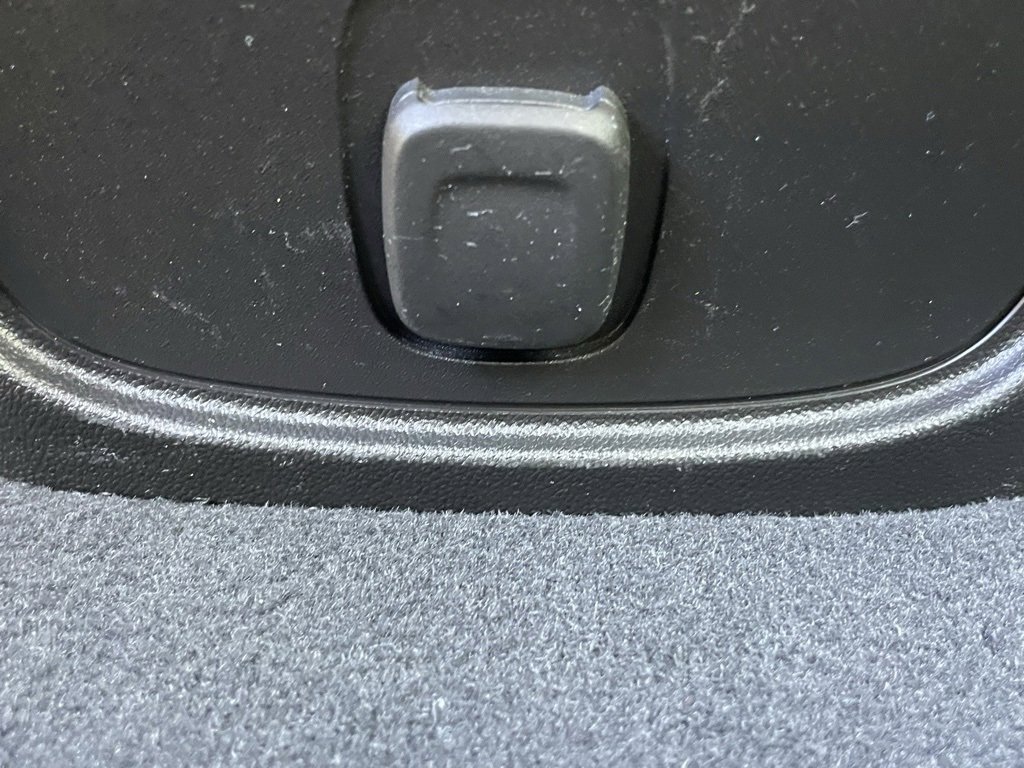 Certified 2019 Buick LaCrosse Essence w/ Sights and Sounds Package image 18