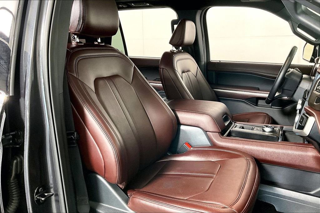 Used 2024 Ford Expedition Limited image 7