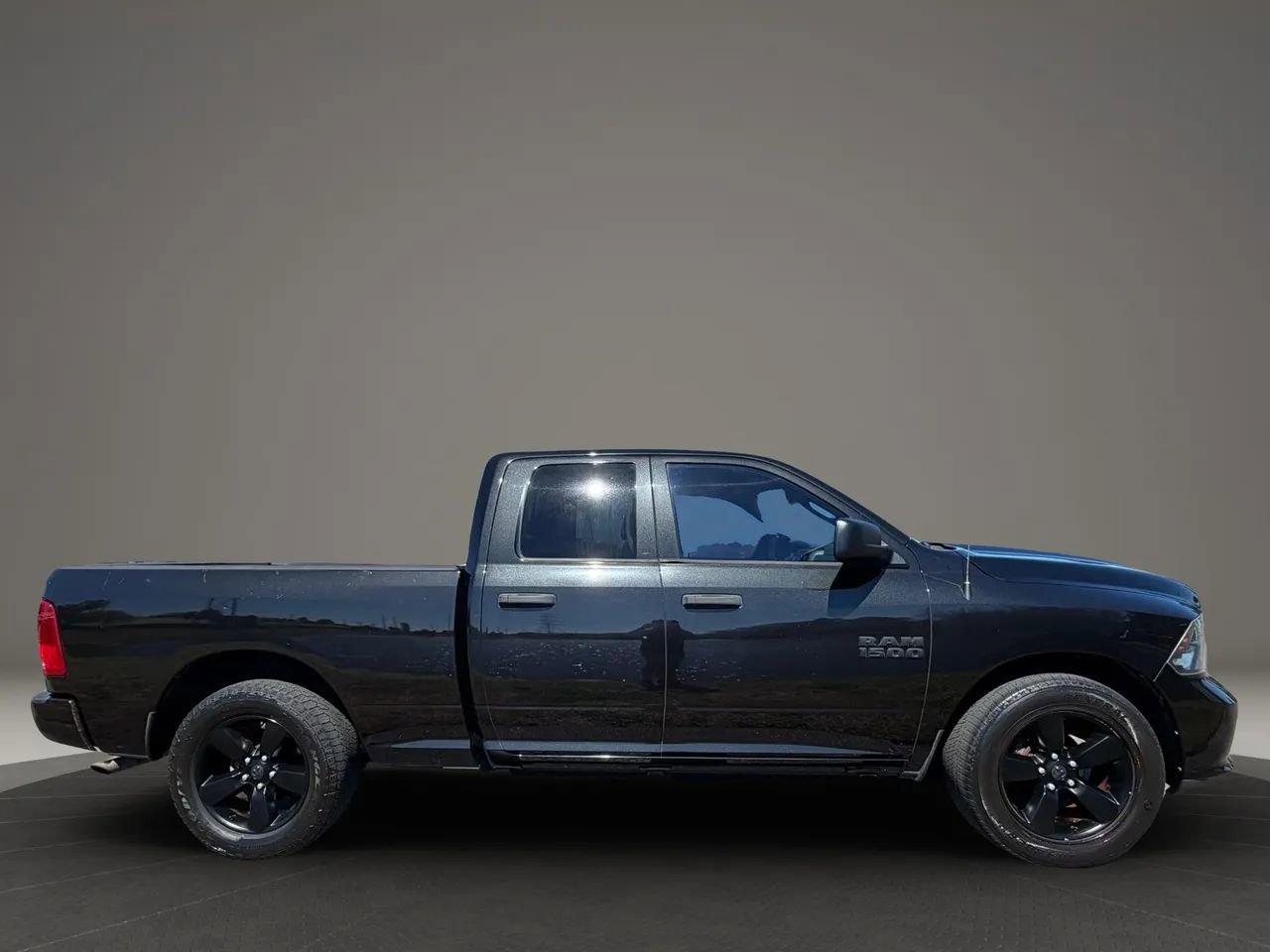 Used 2016 RAM 1500 Express w/ Black Ram 1500 Express Group RWD image 5