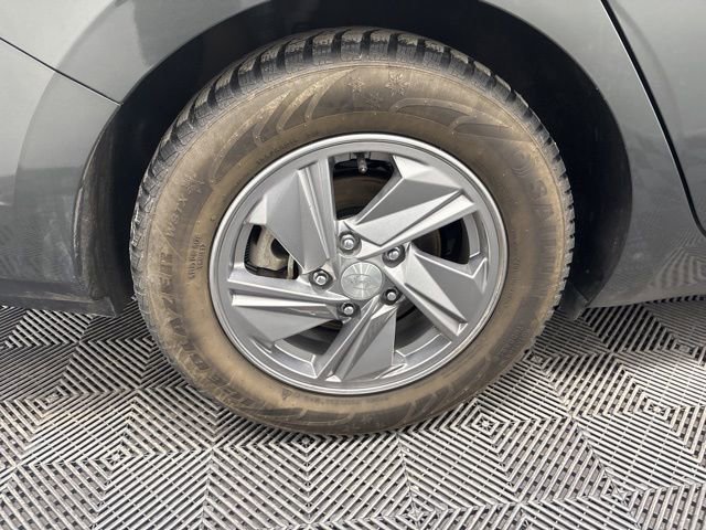 Used 2025 Hyundai Elantra SE image 8