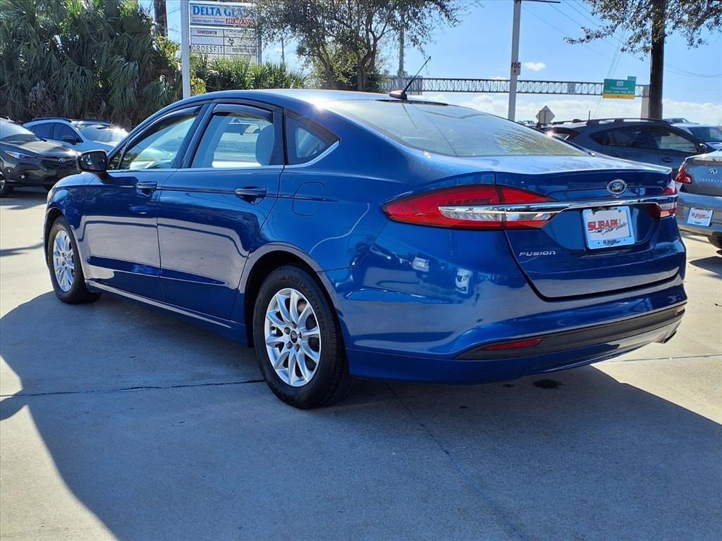 Used 2018 Ford Fusion S image 2