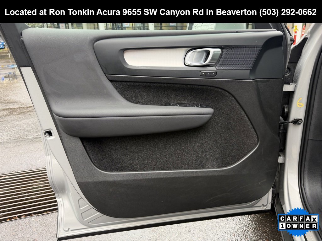 Used 2024 Volvo XC40 B5 Core image 11