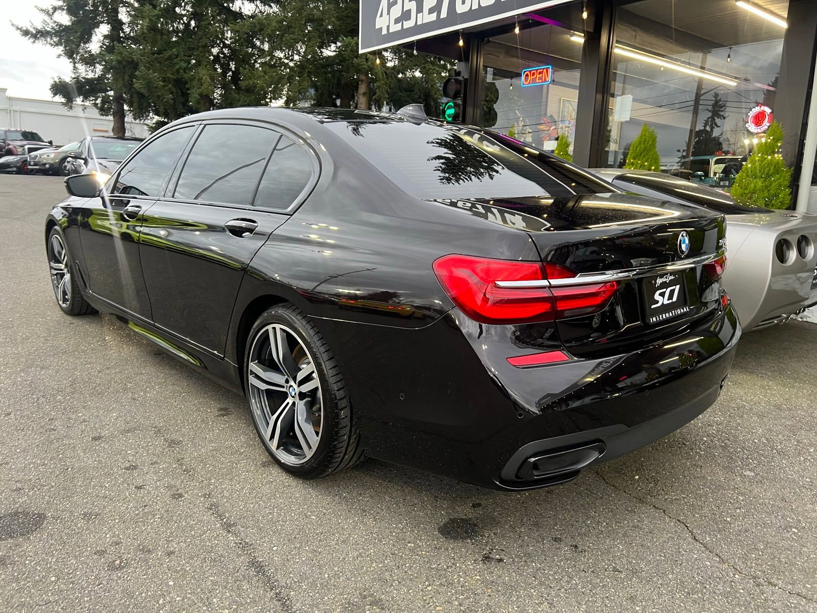 Used 2018 BMW 750i image 3