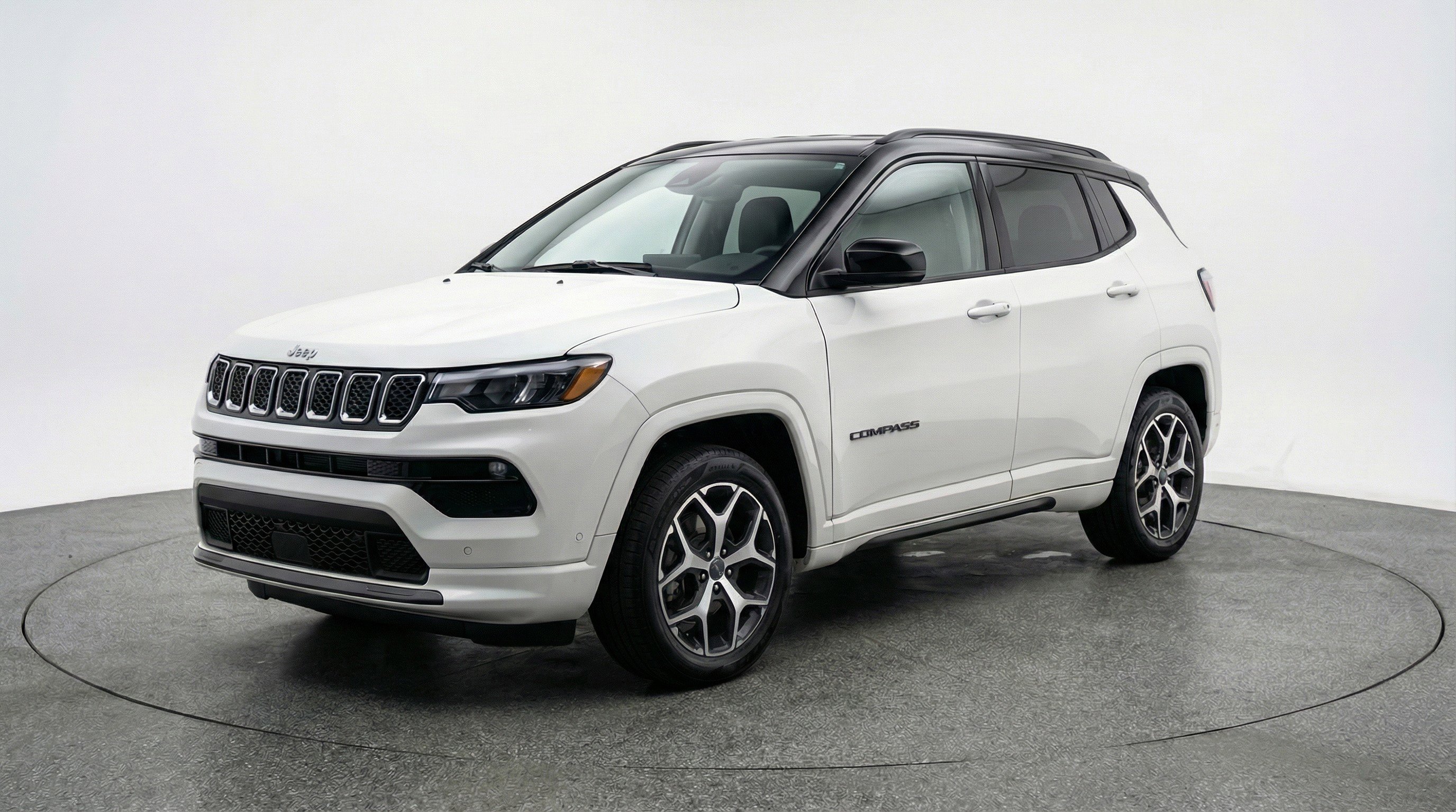 Used 2025 Jeep Compass Limited image 3