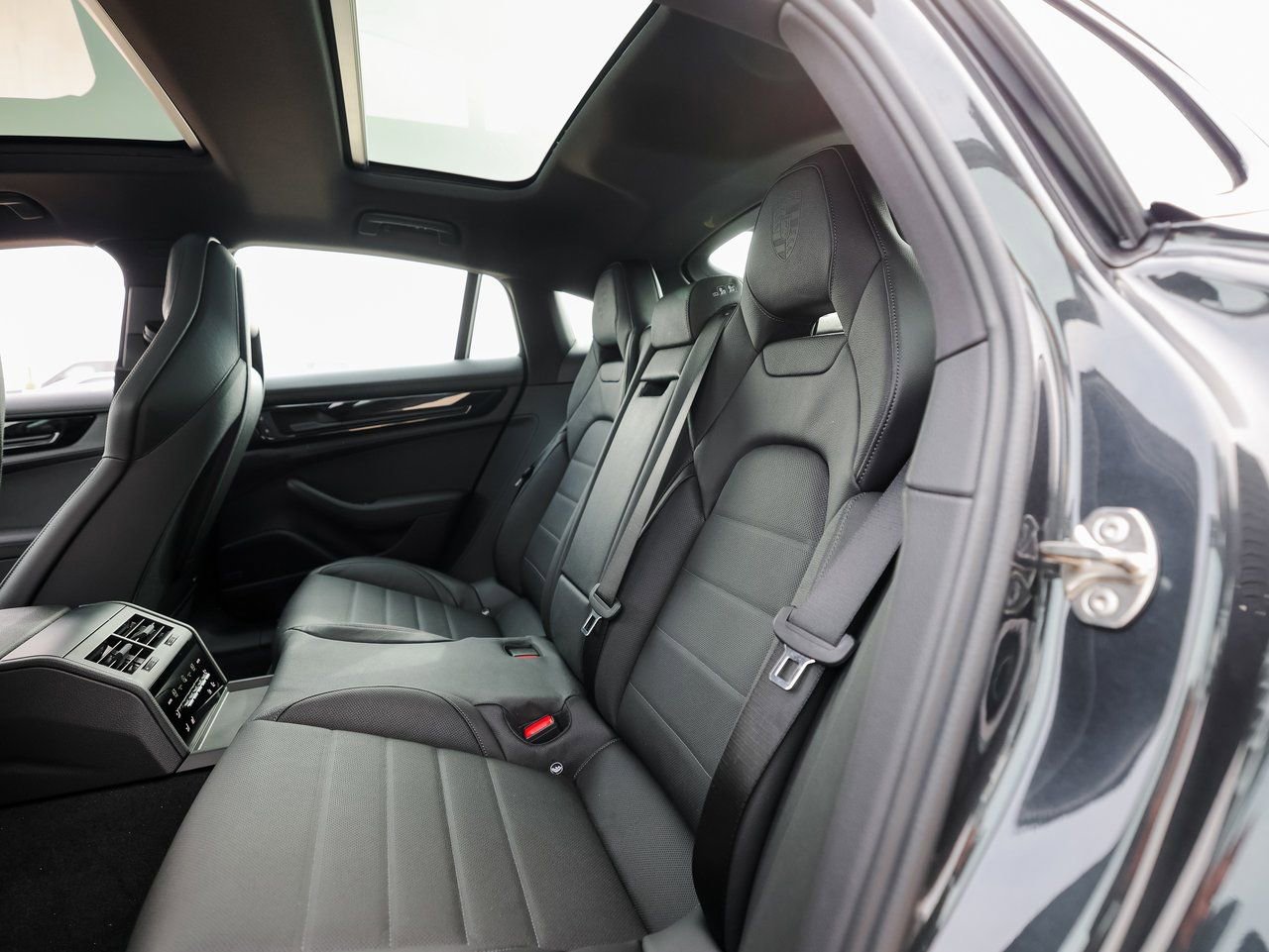 New 2026 Porsche Panamera RWD image 25