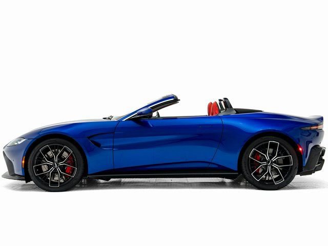 Used 2022 Aston Martin V8 Vantage Roadster image 2