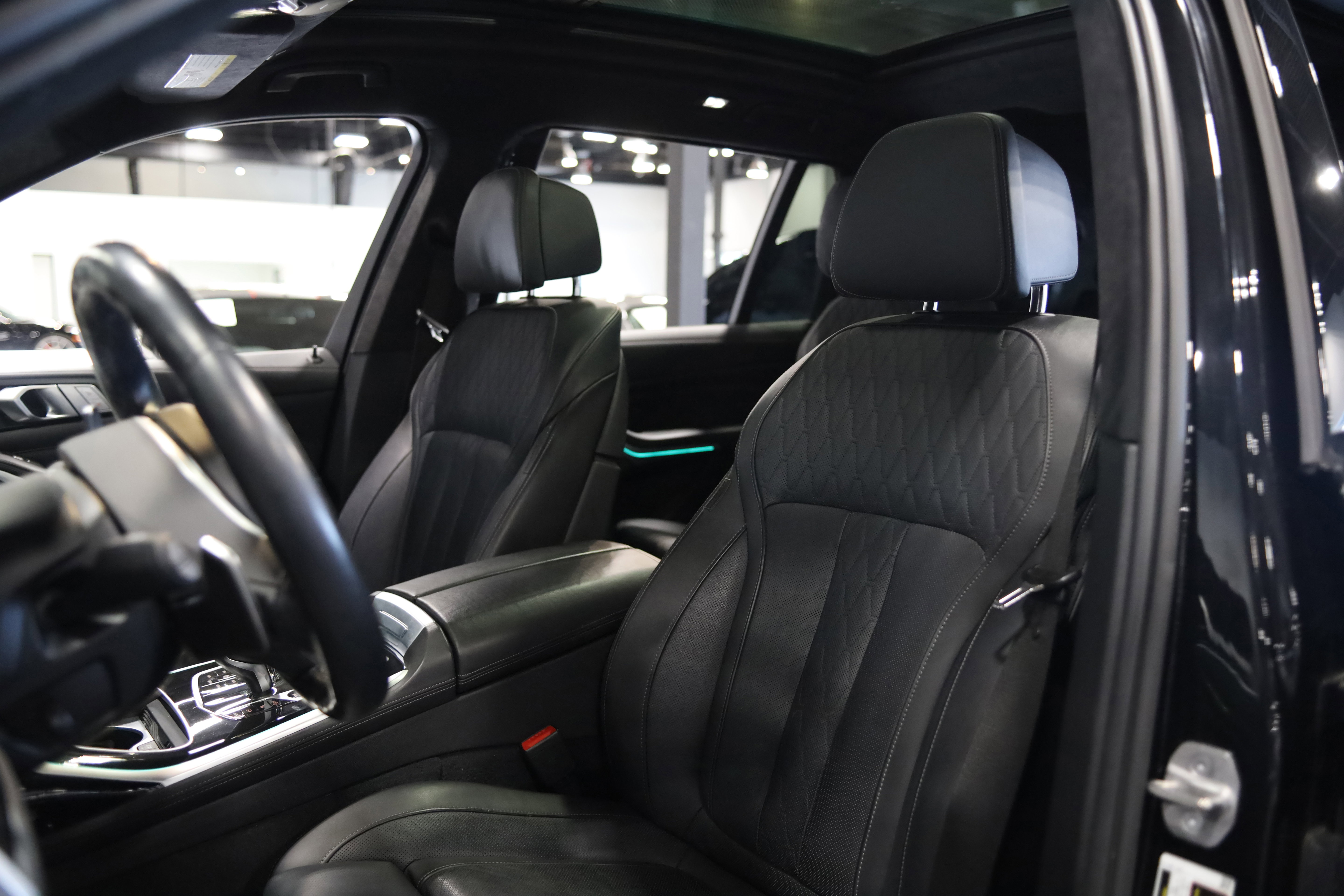 Used 2022 BMW X7 M50i w/ Dynamic Handling Package image 14