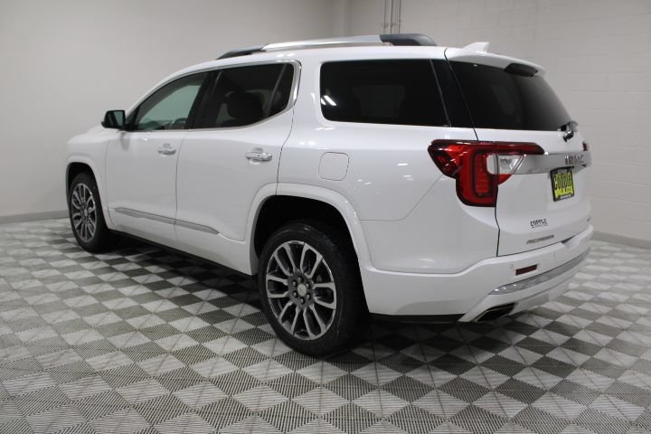 Used 2021 GMC Acadia Denali w/ Denali Technology Package AWD/4WD image 10