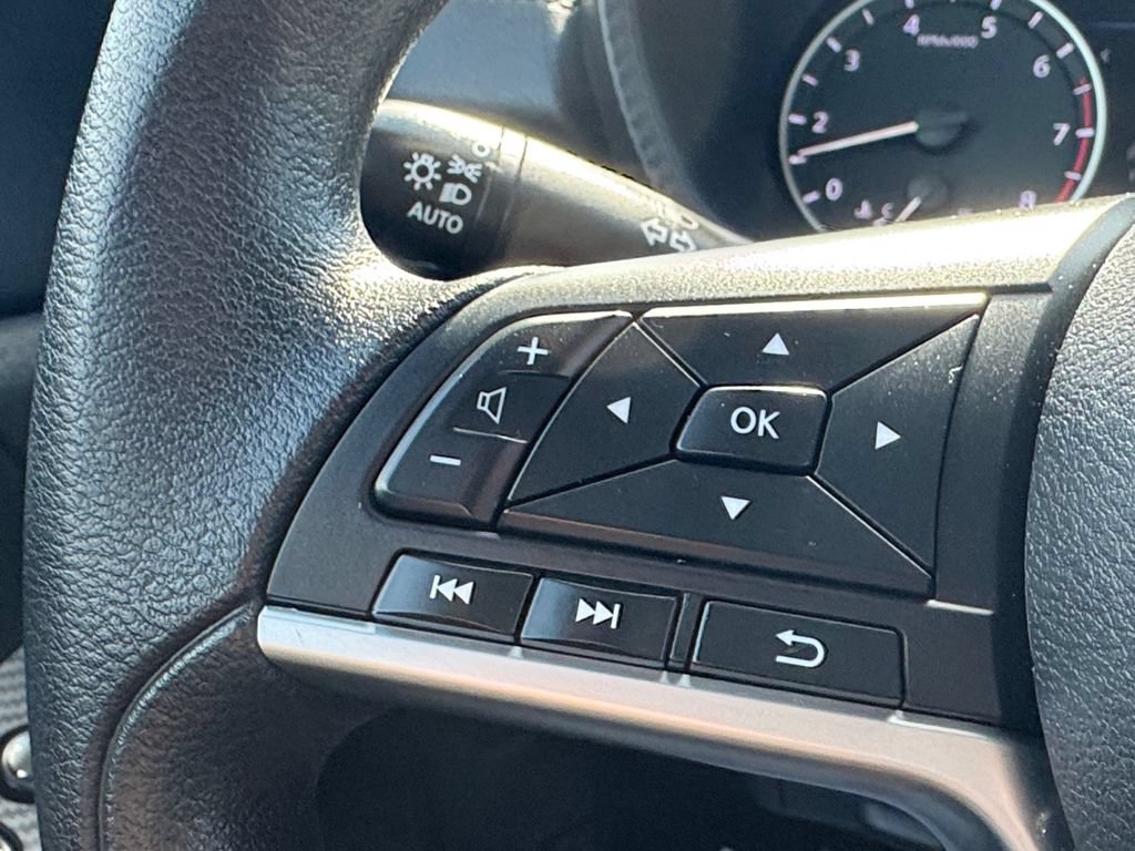 Used 2023 Nissan Sentra SV FWD image 13