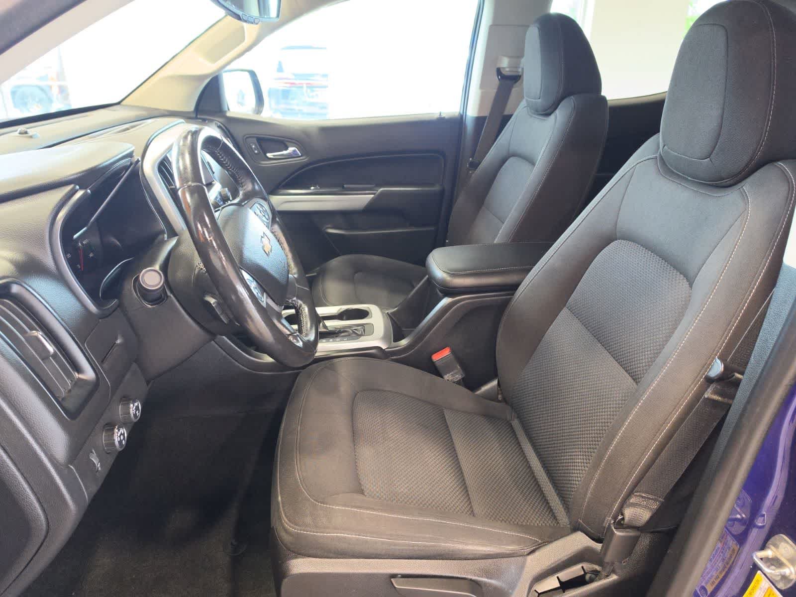 Used 2017 Chevrolet Colorado LT w/ LT Convenience Package AWD/4WD image 14
