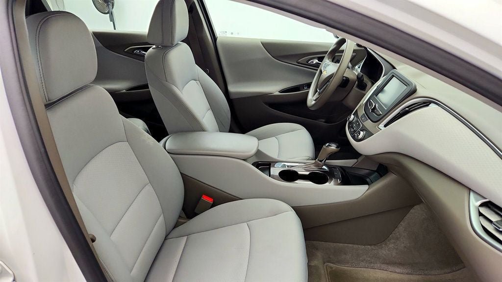 Used 2018 Chevrolet Malibu LS FWD image 22