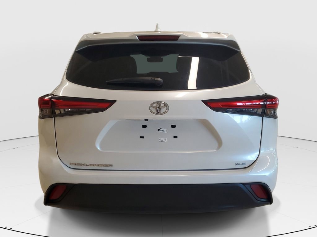 Used 2023 Toyota Highlander XLE image 6