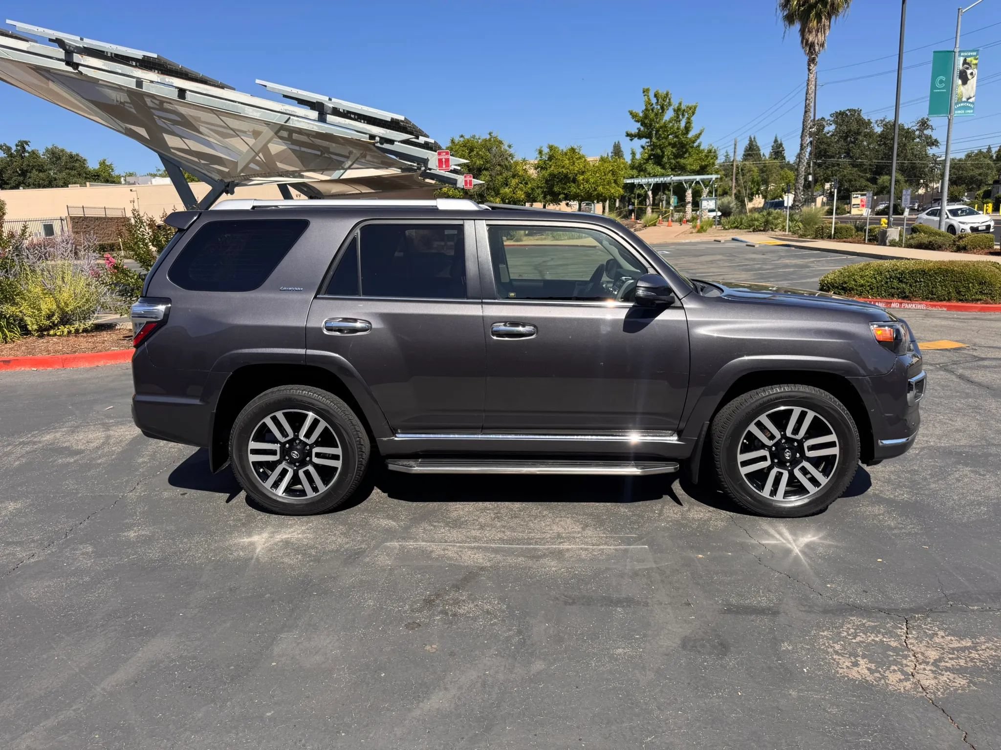 Used 2018 Toyota 4Runner Limited AWD/4WD image 7