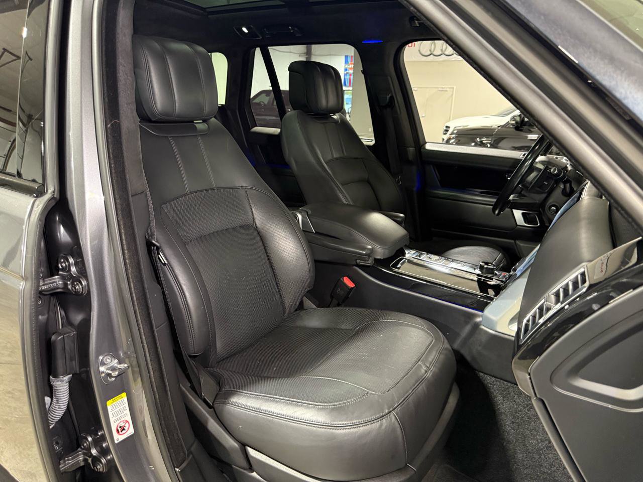 Used 2019 Land Rover Range Rover HSE AWD/4WD image 25
