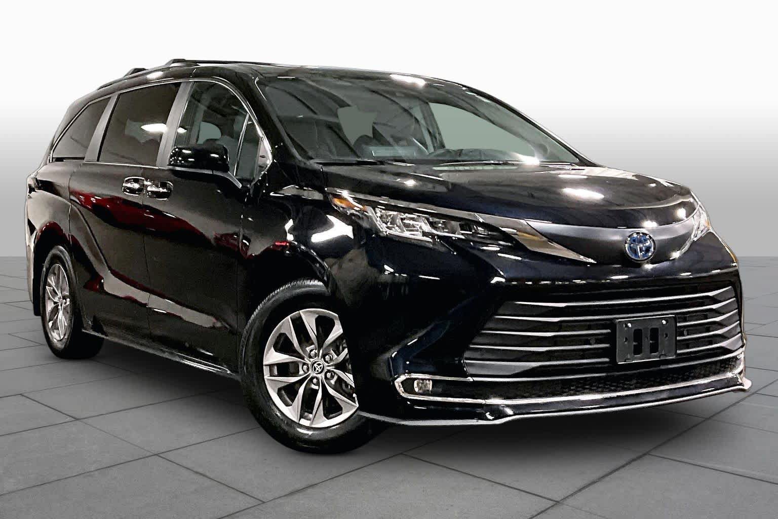 Certified 2023 Toyota Sienna XLE w/ XLE Plus Package AWD/4WD image 5