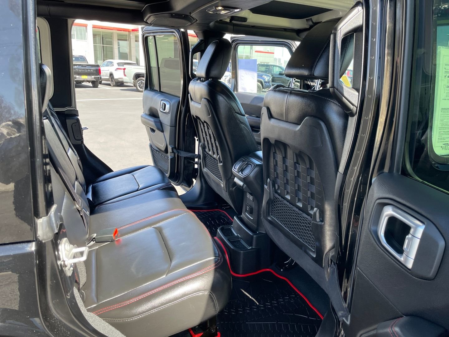 Used 2022 Jeep Wrangler Unlimited Rubicon w/ Steel Bumper Group AWD/4WD image 13
