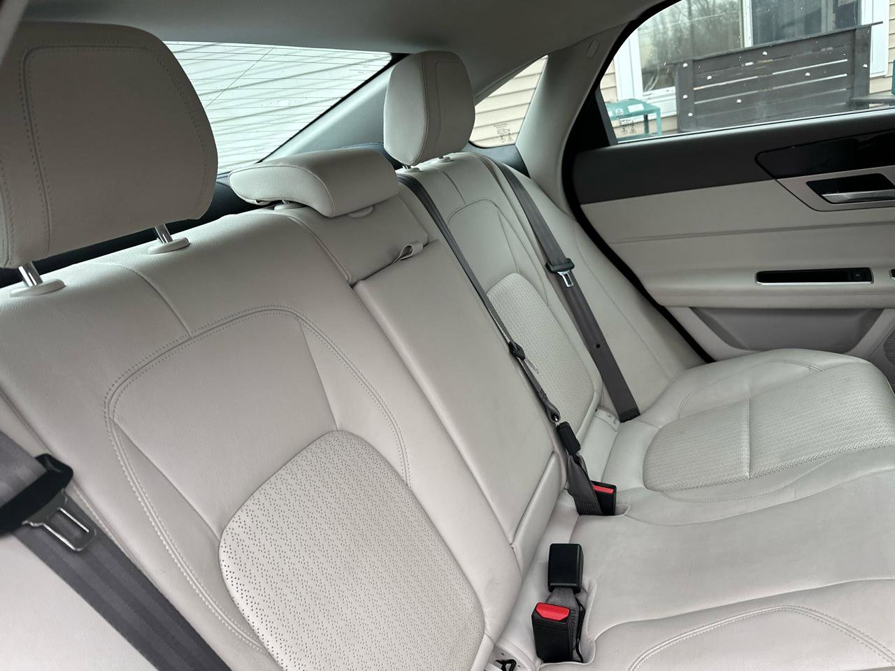 Used 2017 Jaguar XF Prestige image 23