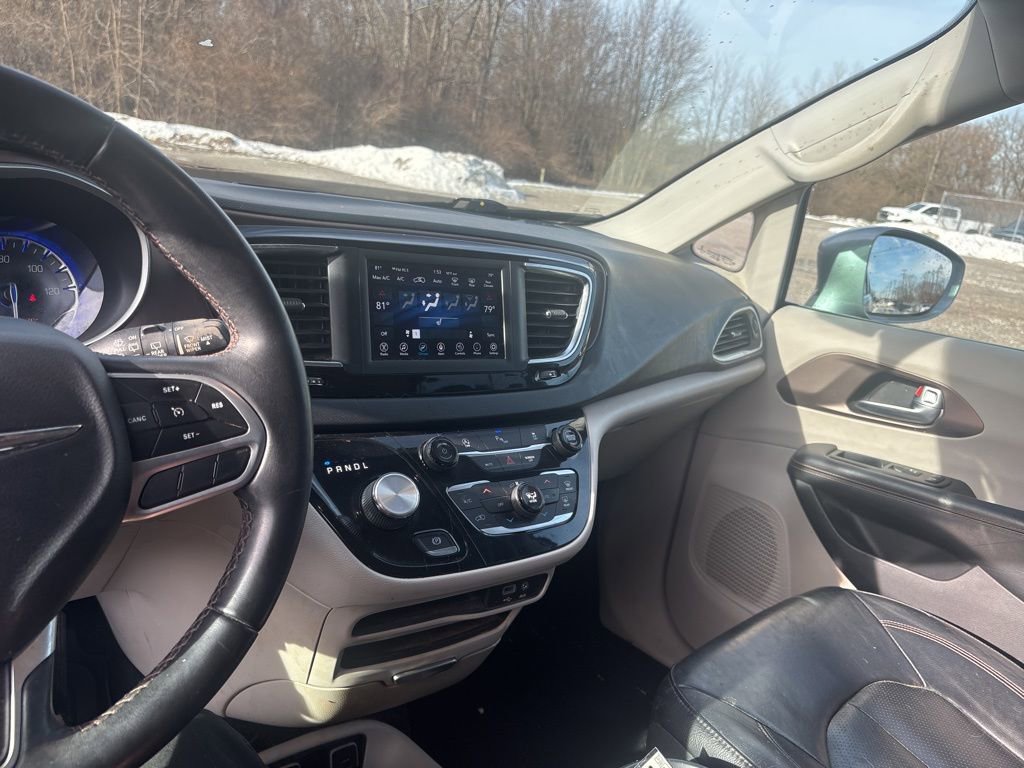 Used 2018 Chrysler Pacifica Touring-L image 20