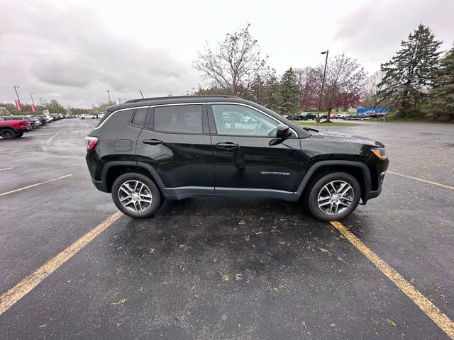 Used 2020 Jeep Compass Latitude AWD/4WD image 2