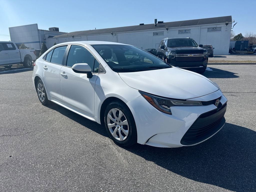 Used 2024 Toyota Corolla LE image 2