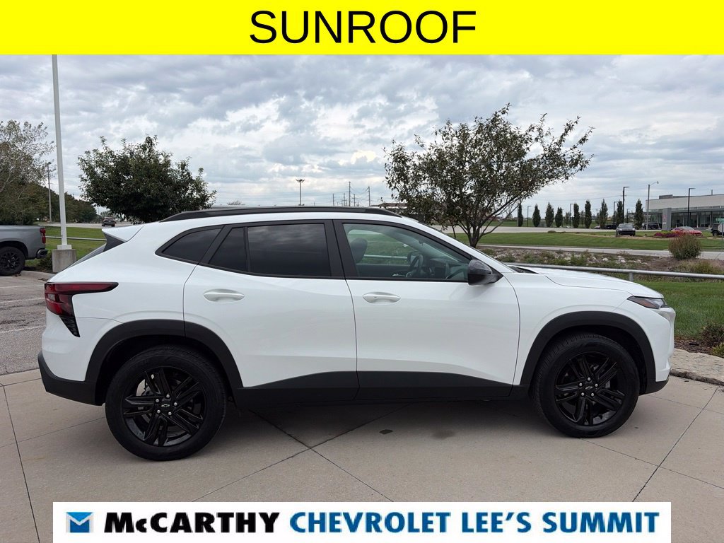 Used 2025 Chevrolet Trax ACTIV w/ Sunroof Package FWD image 17