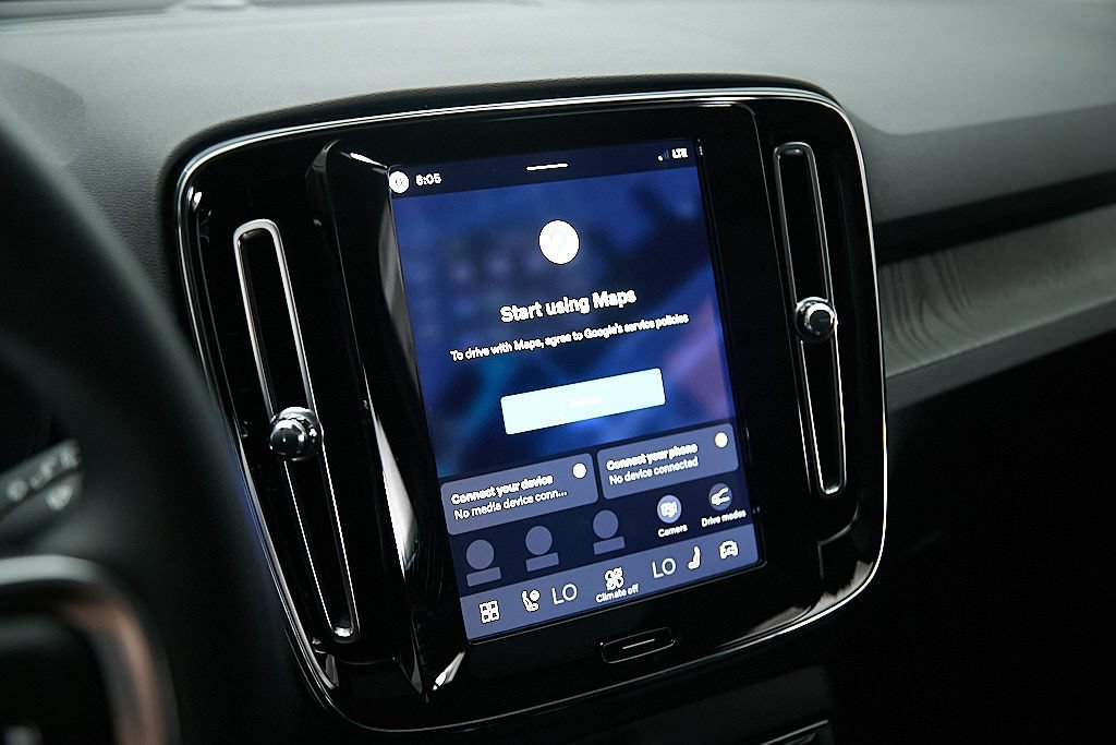Certified 2026 Volvo XC40 B5 Plus AWD/4WD image 16