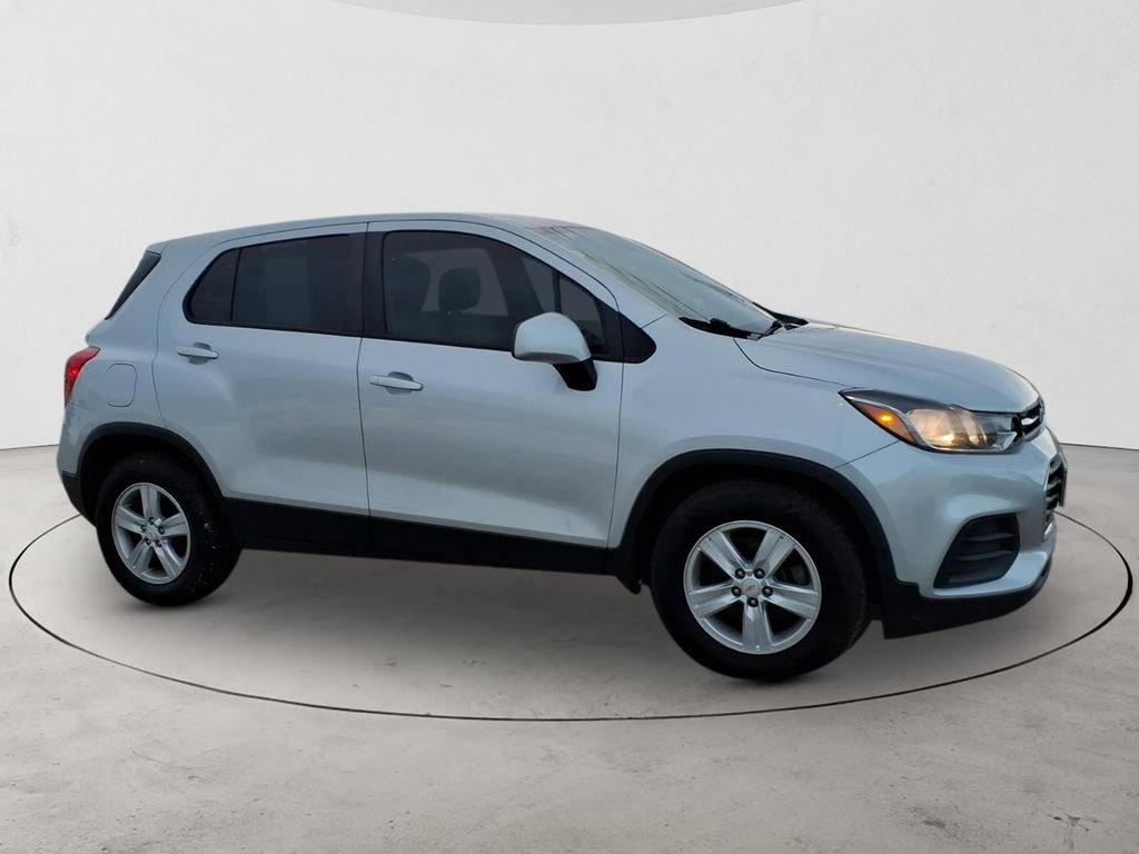 Used 2021 Chevrolet Trax LS w/ Tint and Cruise Package image 5