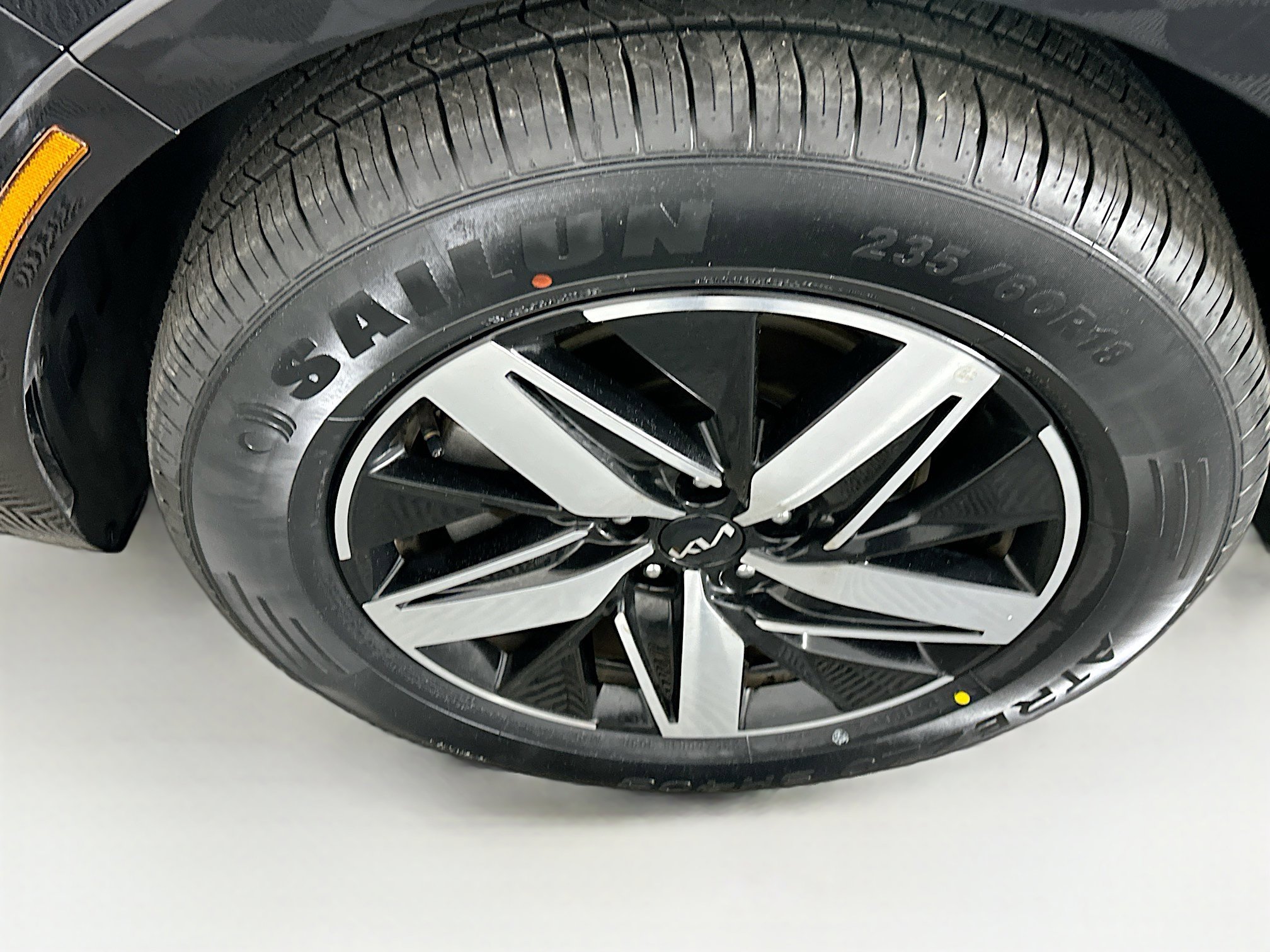 Used 2023 Kia Sorento EX image 11