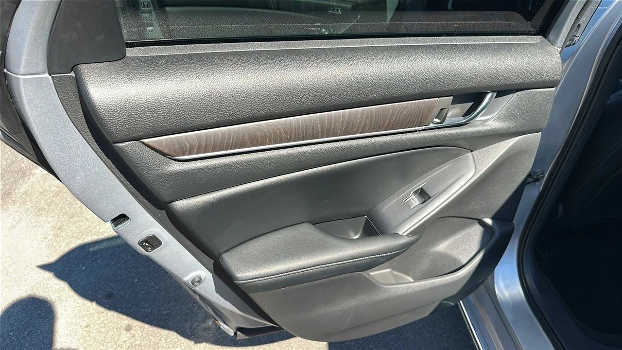 Used 2018 Honda Accord EX-L image 25