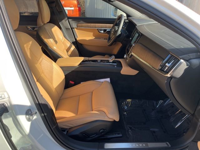 Certified 2025 Volvo V90 B6 Cross Country Ultra w/ Climate Package AWD/4WD image 13