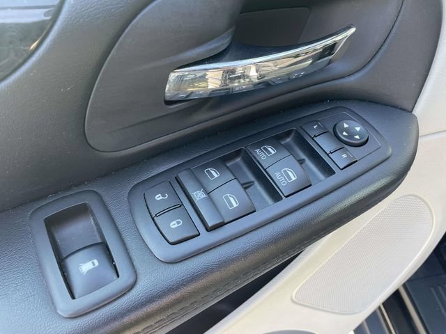 Used 2016 Dodge Grand Caravan SE w/ Quick Order Package 29E SE FWD image 17