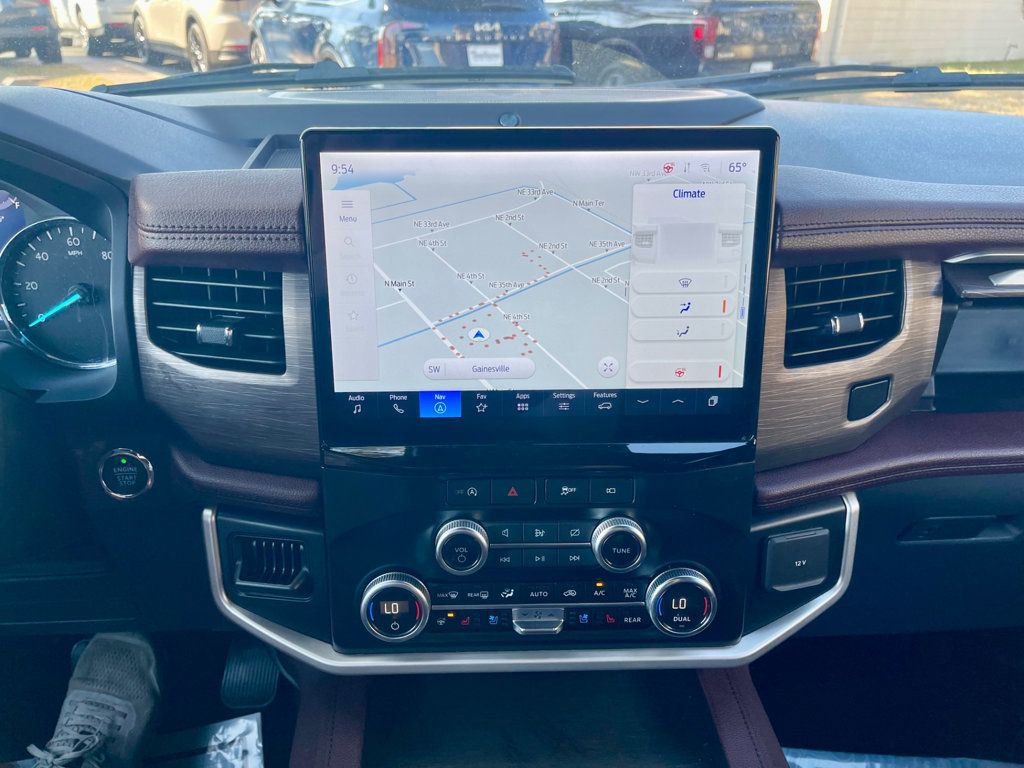 Used 2024 Ford Expedition Limited image 17