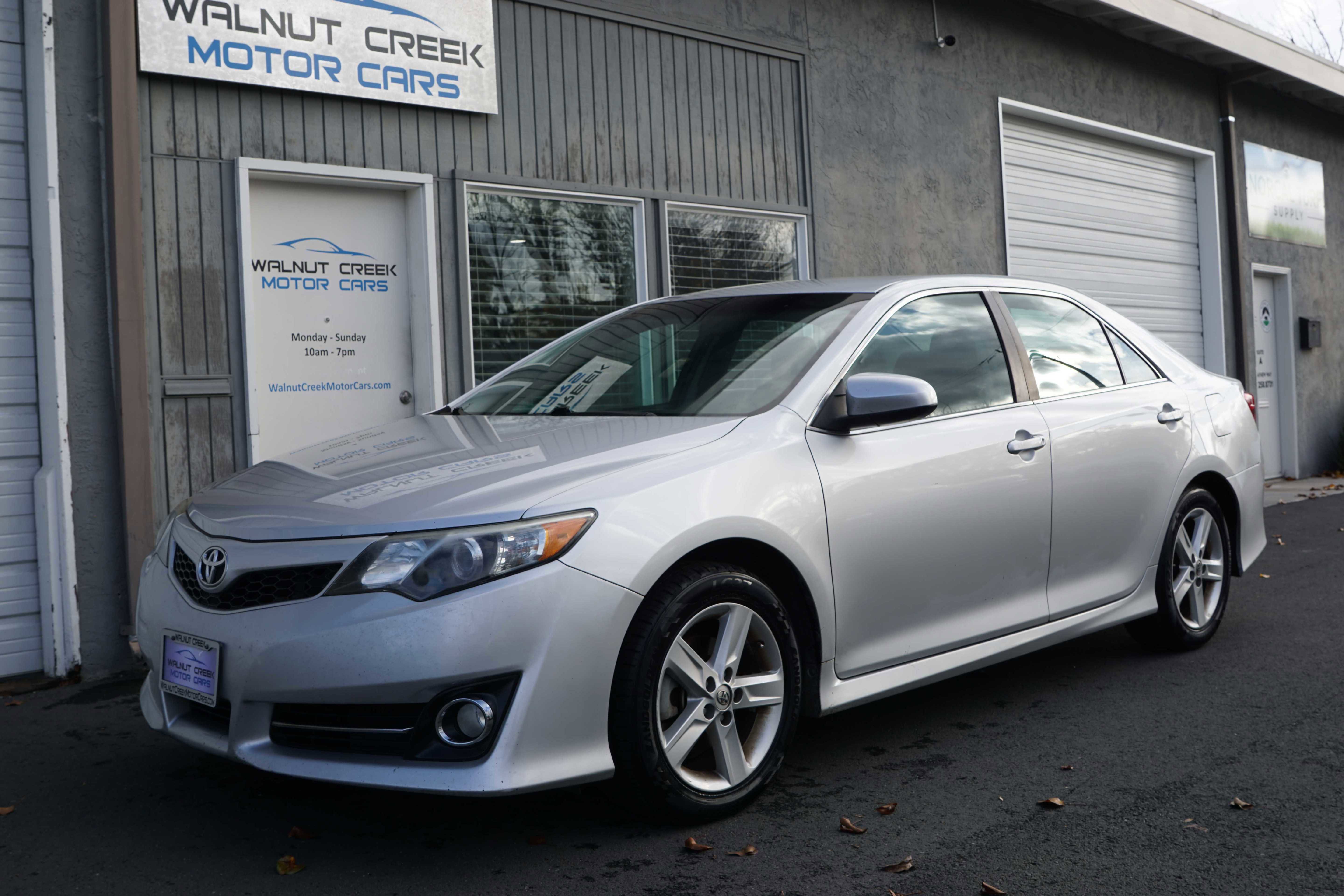 Used 2014 Toyota Camry SE image 4