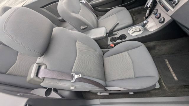 Used 2010 Chrysler Sebring Touring FWD image 19