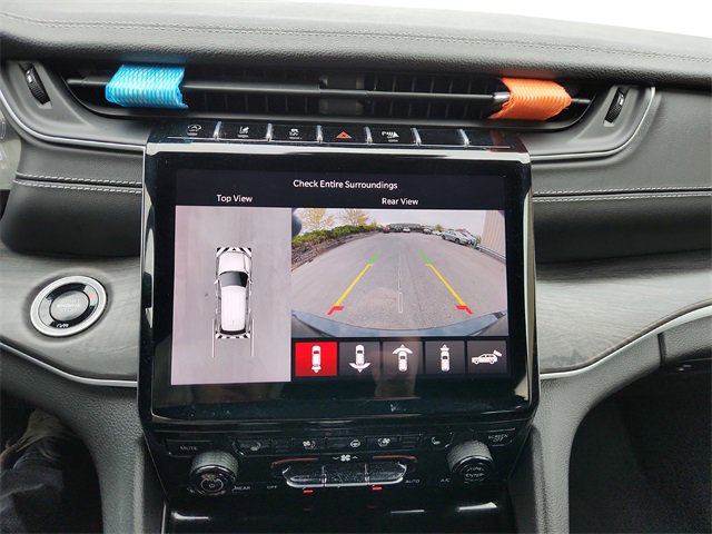 Used 2024 Jeep Grand Cherokee L Limited w/ Luxury Tech Group II image 16