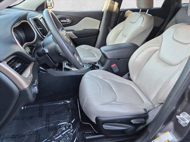 Used 2018 Jeep Cherokee Latitude FWD image 16