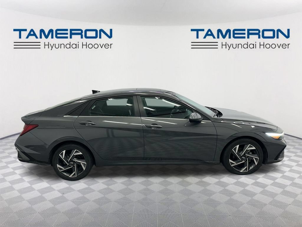 Used 2025 Hyundai Elantra SEL FWD image 6