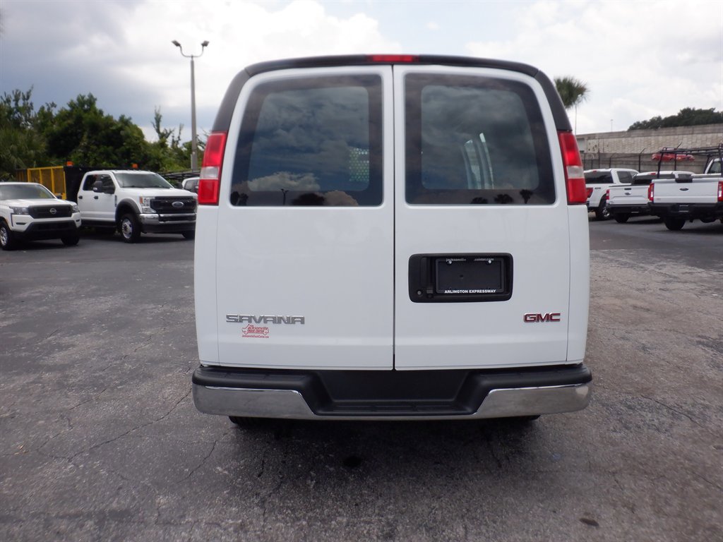 Used 2023 GMC Savana 2500 G2500 w/ Driver Convenience Package image 4