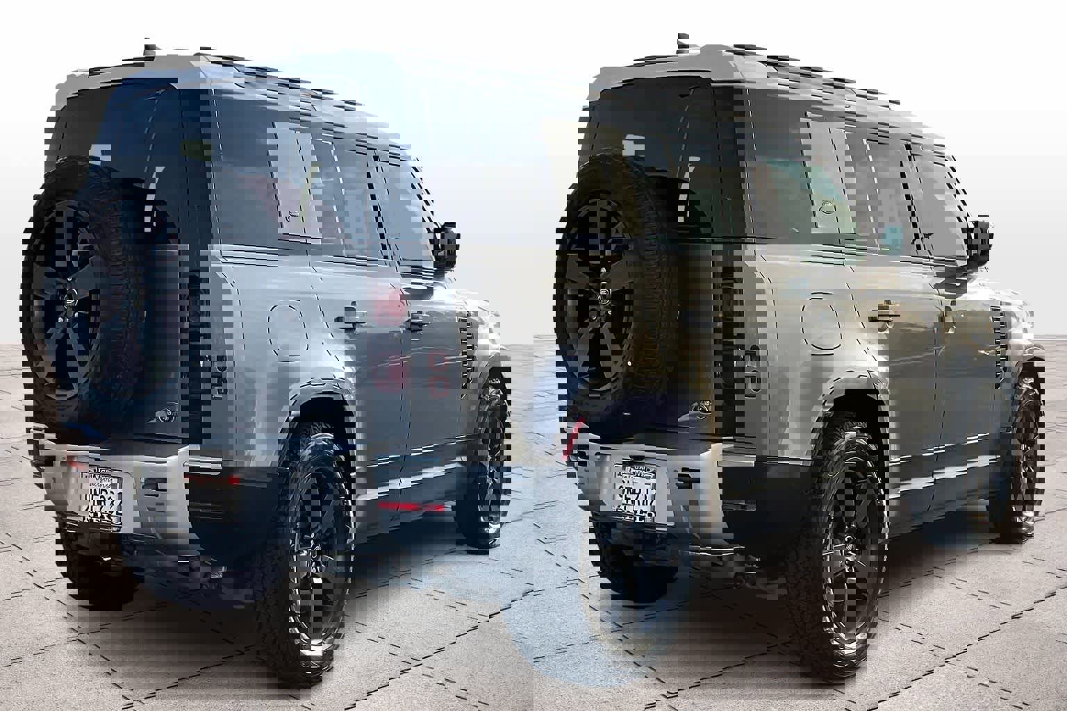 Used 2023 Land Rover Defender 110 SE image 15