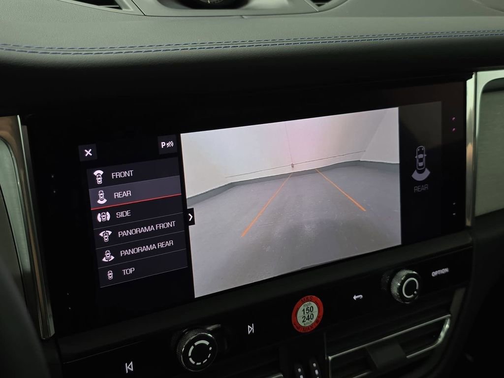 Certified 2025 Porsche Macan AWD/4WD image 18