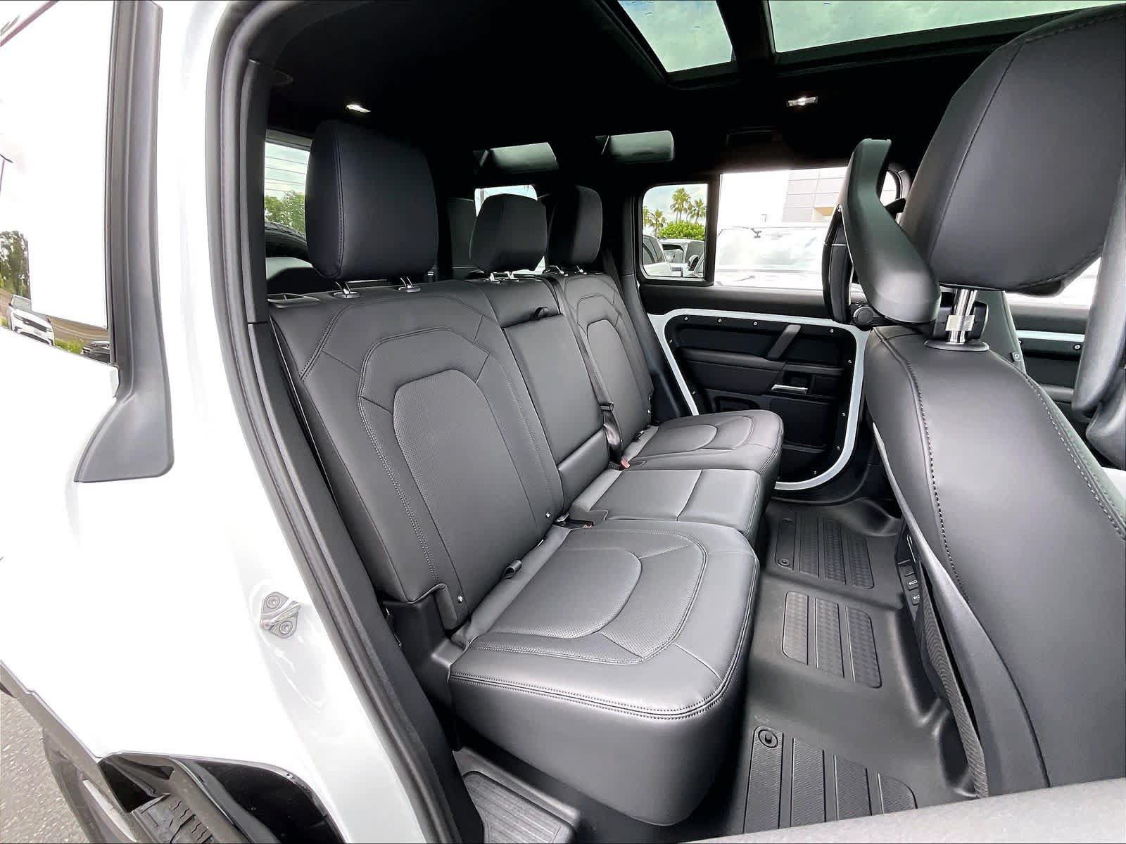 New 2026 Land Rover Defender 110 X-Dynamic SE AWD/4WD image 27