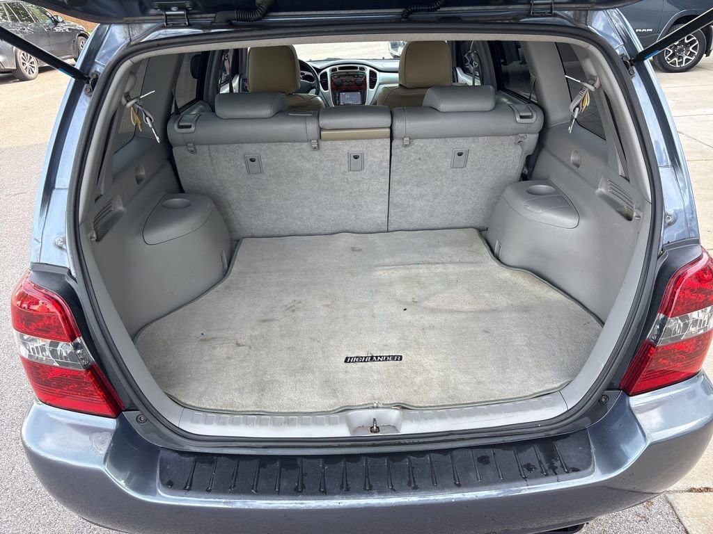 Used 2005 Toyota Highlander 2WD V6 w/ 3rd Row image 28