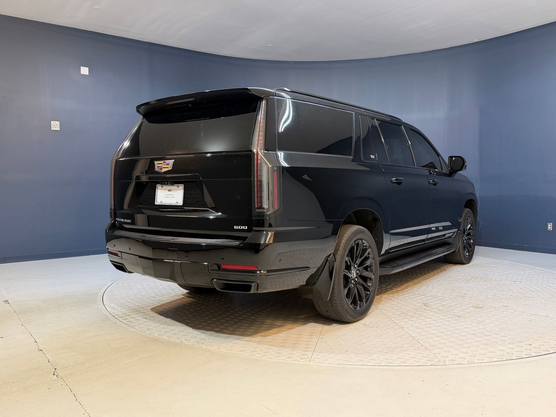Used 2025 Cadillac Escalade ESV Sport AWD/4WD image 8
