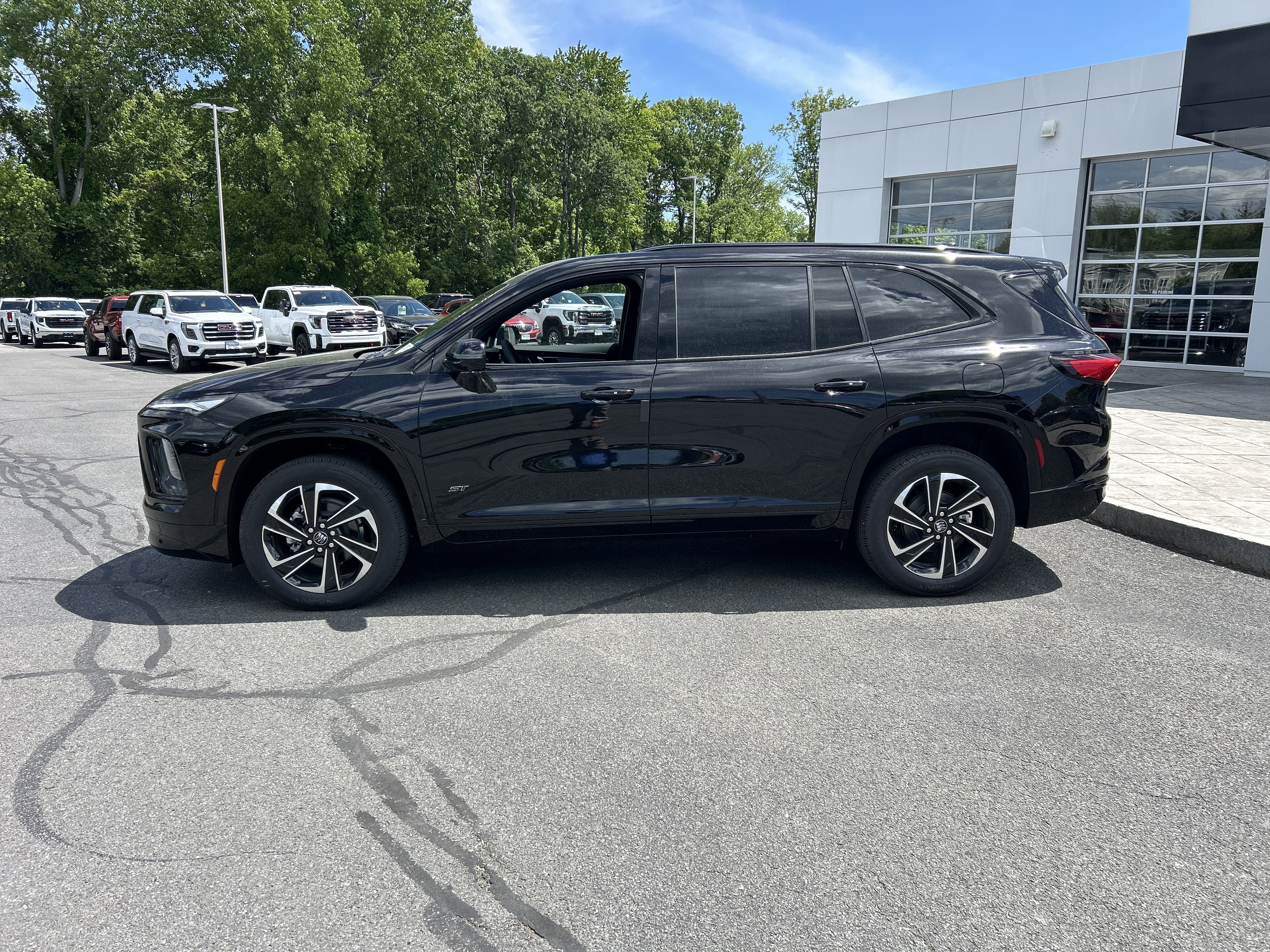 New 2026 Buick Enclave Sport Touring w/ Power Package AWD/4WD image 2