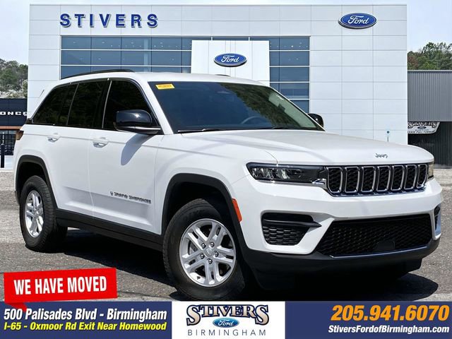 Used 2023 Jeep Grand Cherokee Laredo AWD/4WD image 1