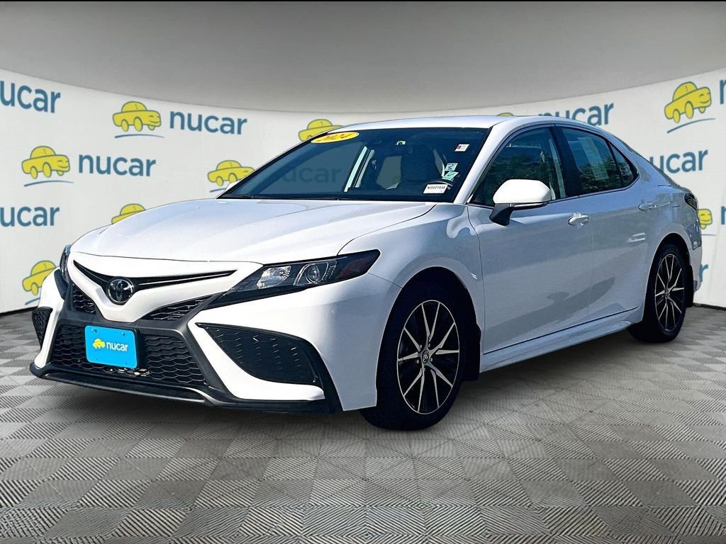 Used 2024 Toyota Camry SE AWD/4WD image 3