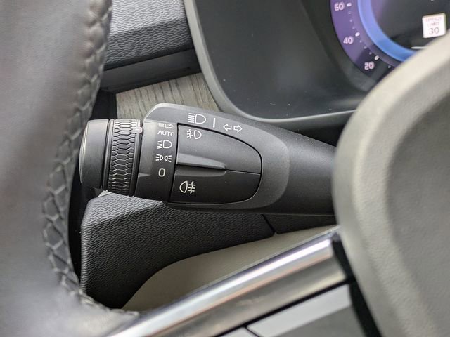 Used 2023 Volvo XC40 B5 Plus w/ Protection Package Premier image 30