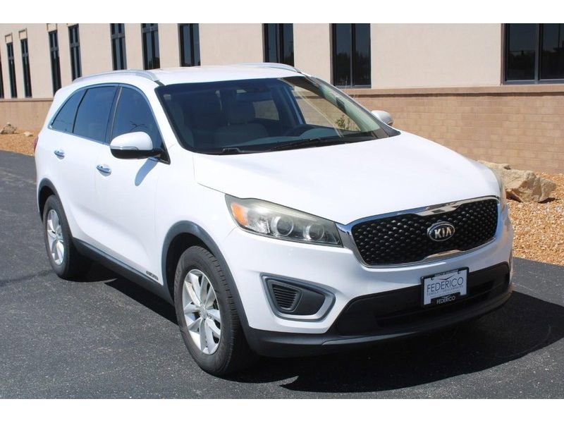 Used 2016 Kia Sorento LX AWD/4WD image 2