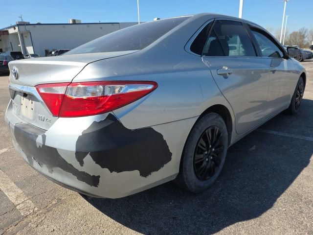 Used 2015 Toyota Camry LE image 2