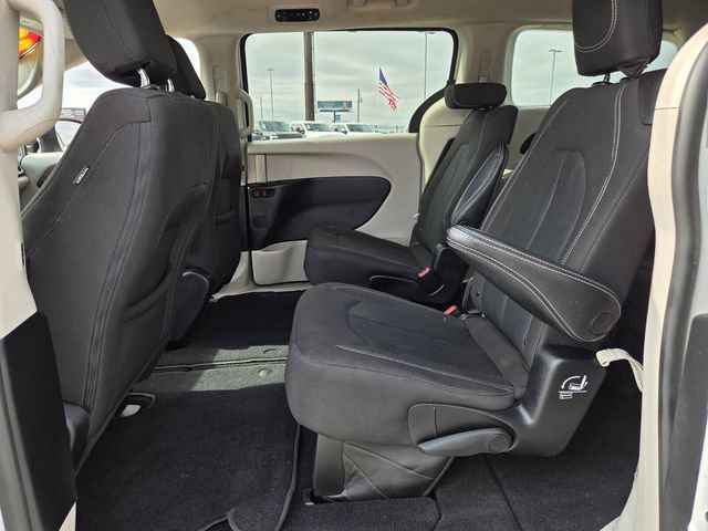 Used 2023 Chrysler Voyager LX FWD image 6